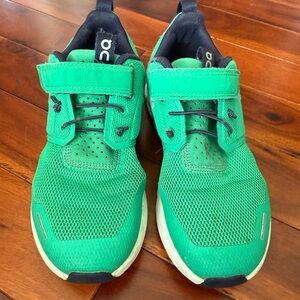 OnCloud Kids Green Athletic Shoes size 1.5